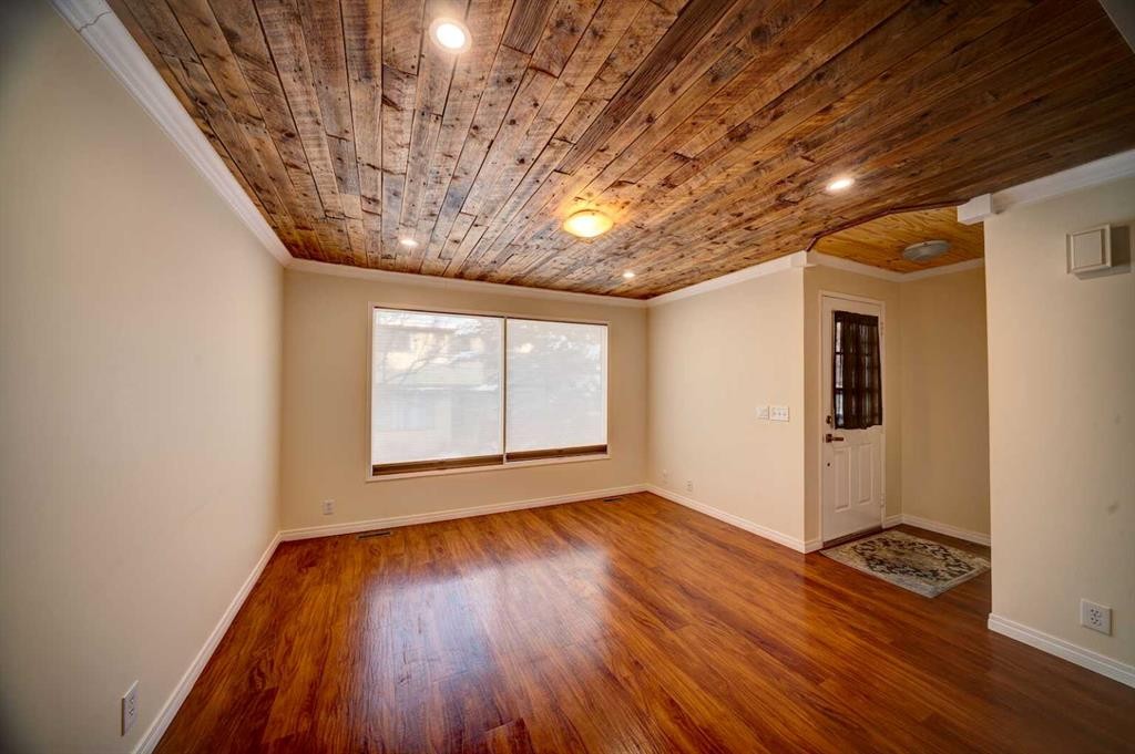 30-380 Bermuda Drive Nw, Calgary, AB - Indoor Photo Showing Other Room