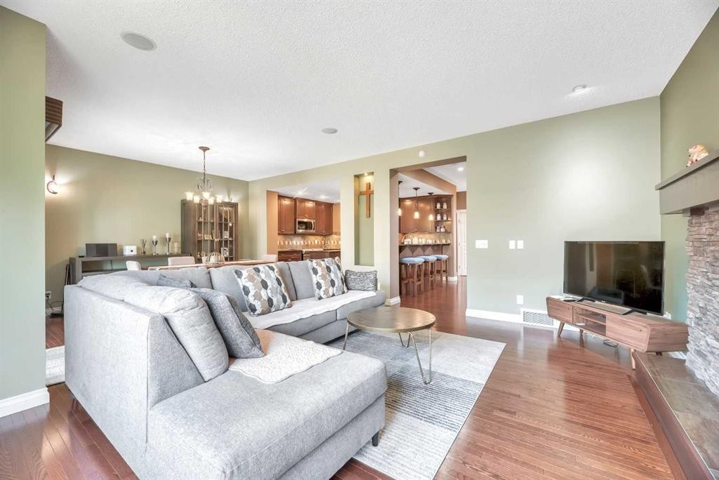 331 Mahogany Court Se, Calgary, AB - Indoor Photo Showing Living Room