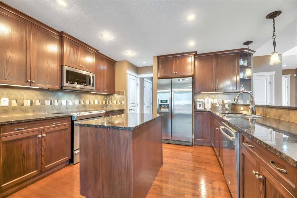 331 Mahogany Court Se, Calgary, AB - Indoor Photo Showing Kitchen With Upgraded Kitchen