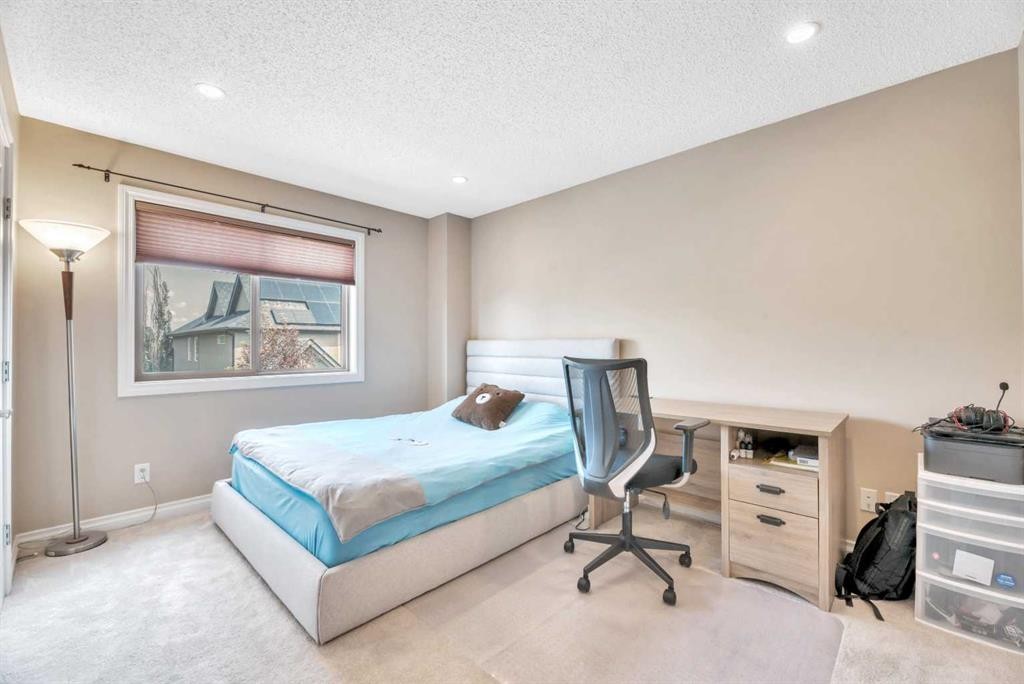 331 Mahogany Court Se, Calgary, AB - Indoor Photo Showing Bedroom
