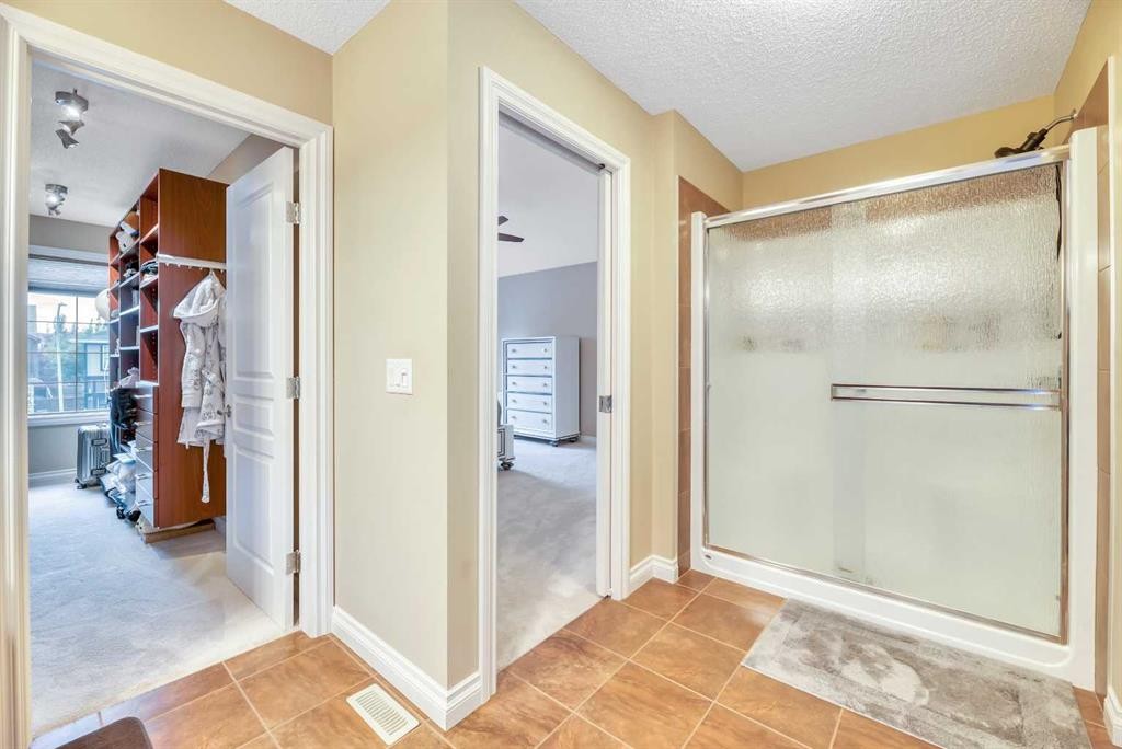 331 Mahogany Court Se, Calgary, AB - Indoor