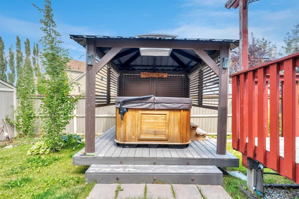 331 Mahogany Court Se, Calgary, AB - Outdoor