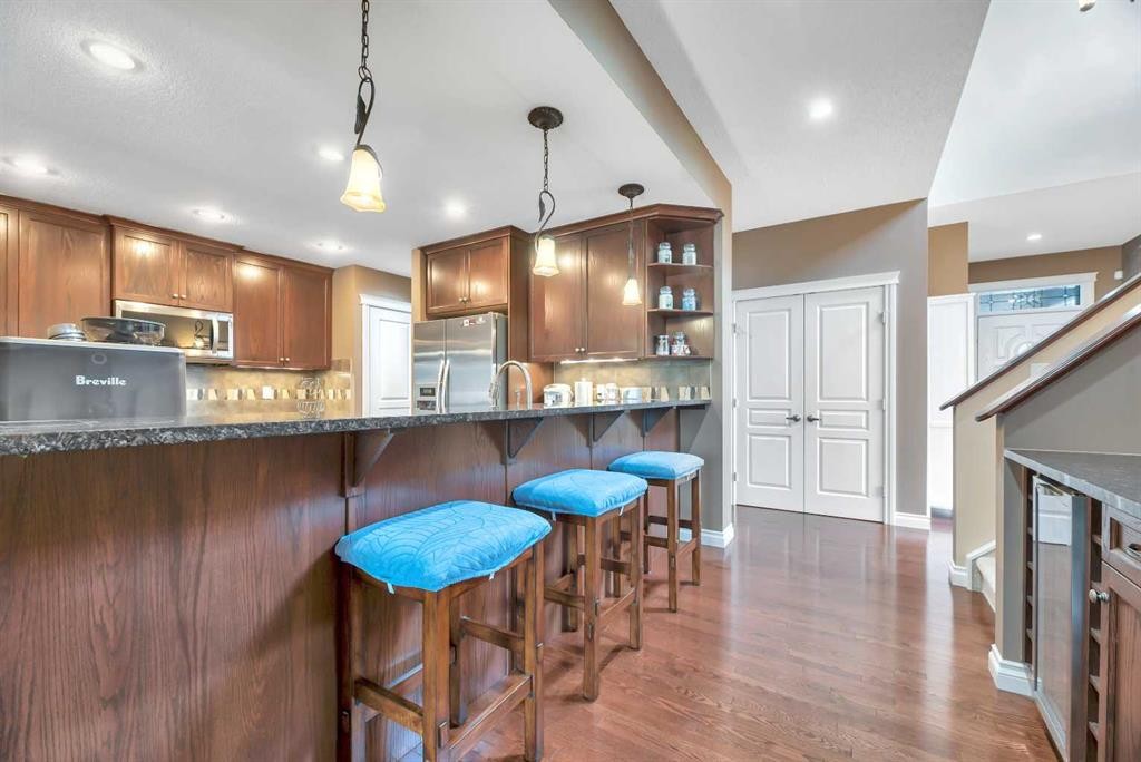 331 Mahogany Court Se, Calgary, AB - Indoor Photo Showing Kitchen