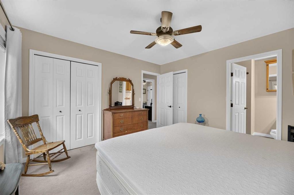 41 Deer Coulee Drive, Didsbury, AB - Indoor Photo Showing Bedroom