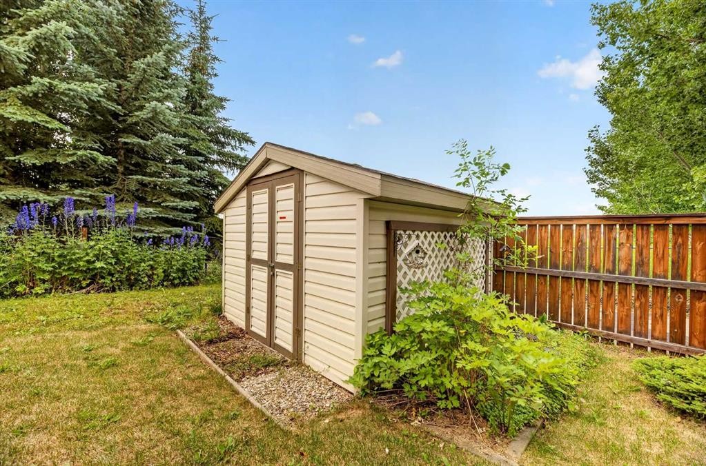 41 Deer Coulee Drive, Didsbury, AB - Outdoor