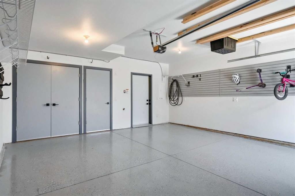108 Na'A Heights Sw, Calgary, AB - Indoor Photo Showing Other Room