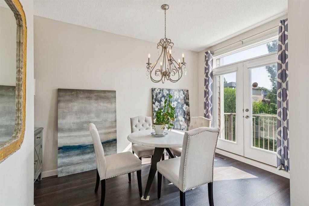 16 Westpark Common Sw, Calgary, AB - Indoor Photo Showing Dining Room
