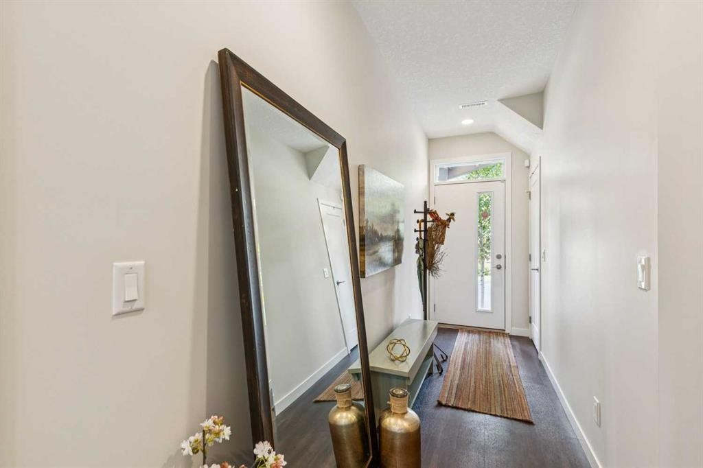 16 Westpark Common Sw, Calgary, AB - Indoor Photo Showing Other Room