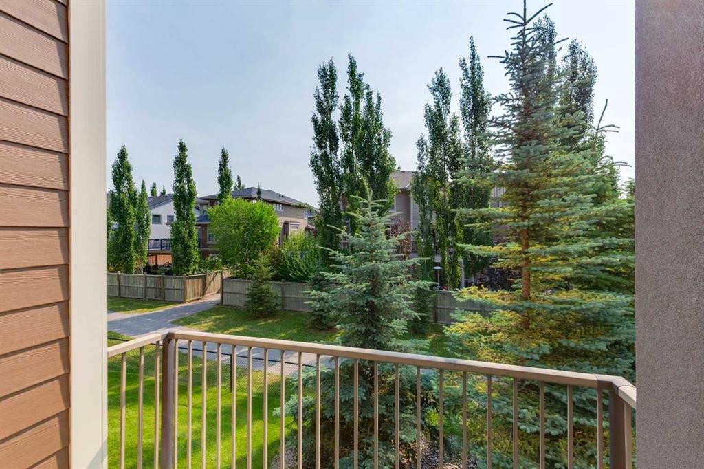 16 Westpark Common Sw, Calgary, AB - Outdoor