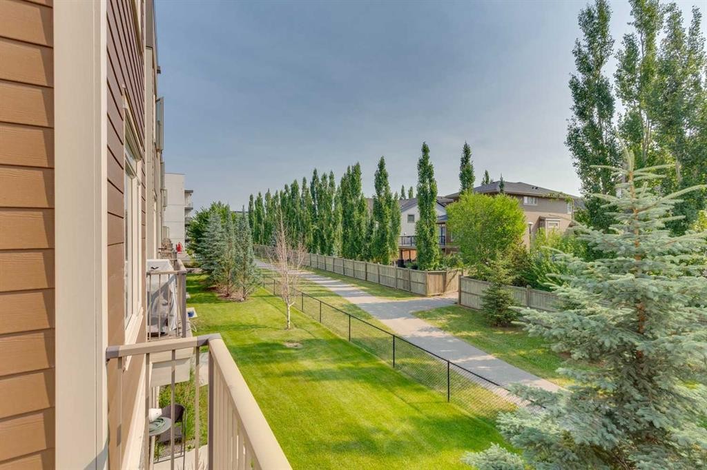 16 Westpark Common Sw, Calgary, AB - Outdoor