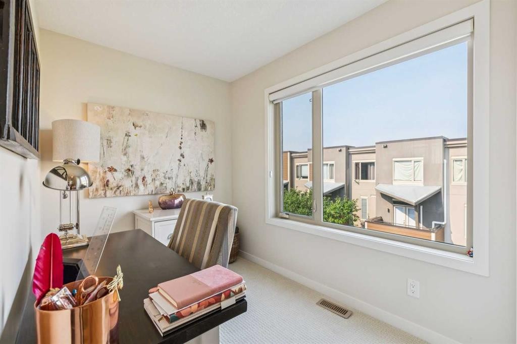16 Westpark Common Sw, Calgary, AB - Indoor