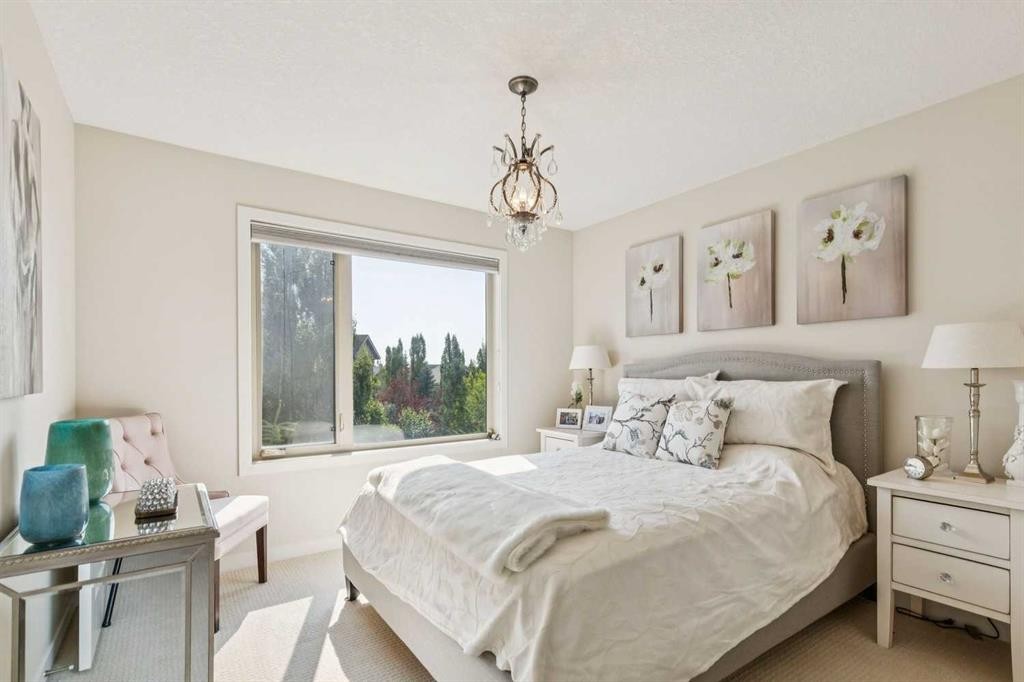 16 Westpark Common Sw, Calgary, AB - Indoor Photo Showing Bedroom