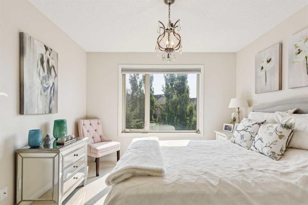 16 Westpark Common Sw, Calgary, AB - Indoor Photo Showing Bedroom