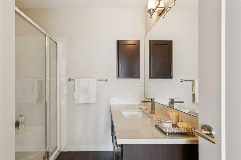 16 Westpark Common Sw, Calgary, AB - Indoor Photo Showing Bathroom