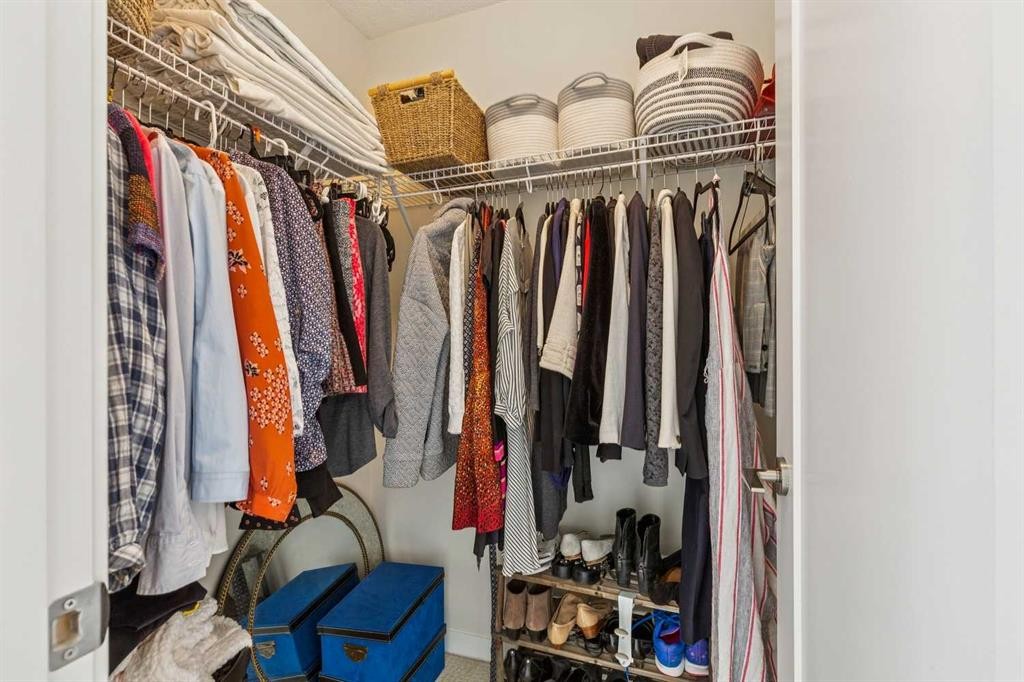 16 Westpark Common Sw, Calgary, AB - Indoor With Storage
