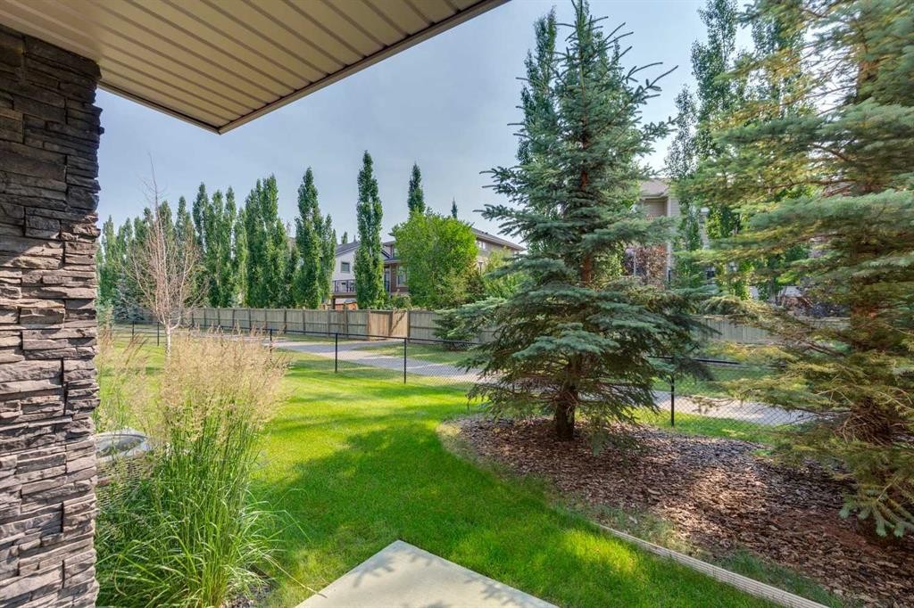 16 Westpark Common Sw, Calgary, AB - Outdoor