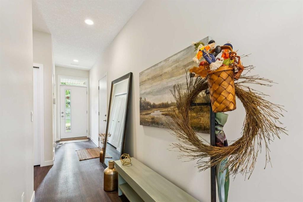 16 Westpark Common Sw, Calgary, AB - Indoor Photo Showing Other Room