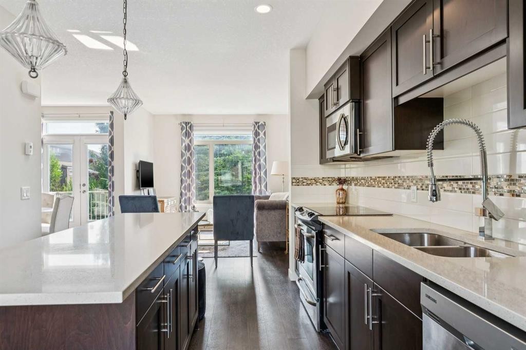 16 Westpark Common Sw, Calgary, AB - Indoor Photo Showing Kitchen With Double Sink With Upgraded Kitchen