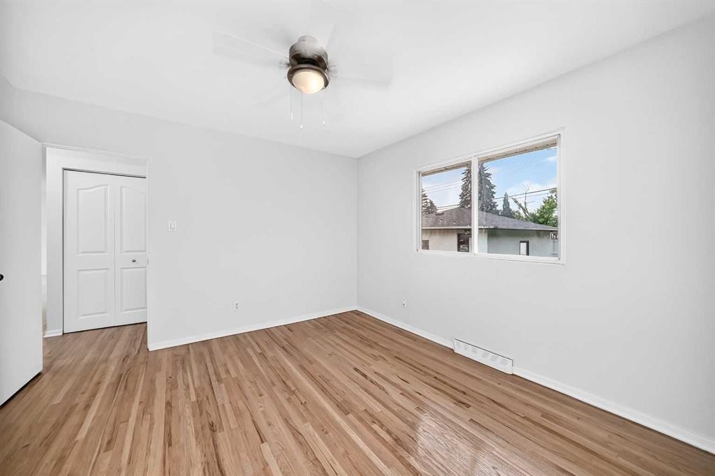 39 Healy Drive Sw, Calgary, AB - Indoor Photo Showing Other Room