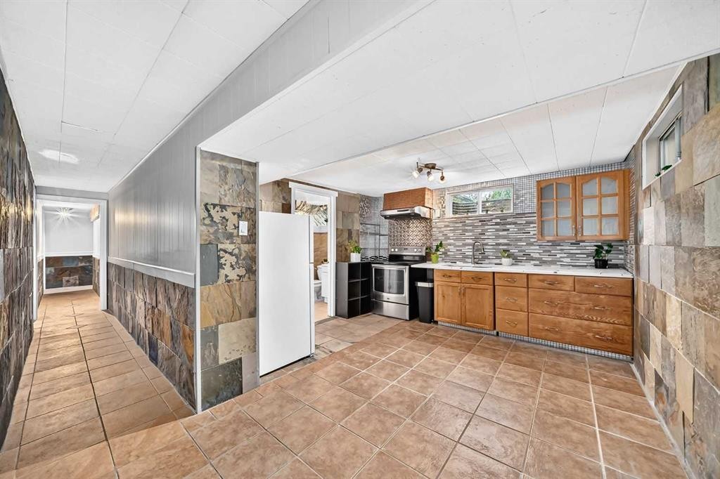 39 Healy Drive Sw, Calgary, AB - Indoor