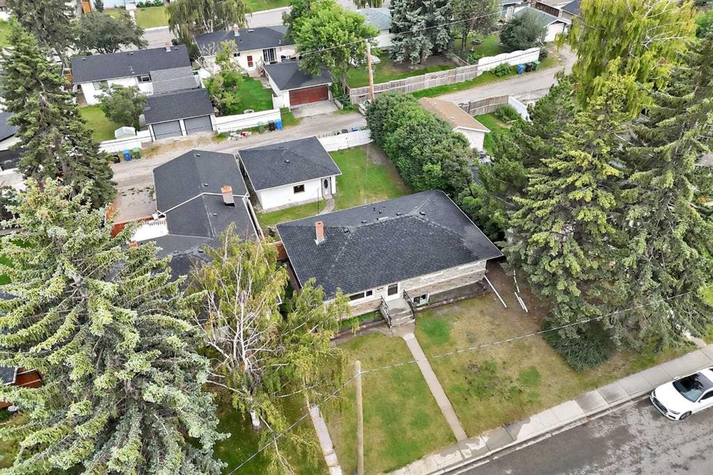 39 Healy Drive Sw, Calgary, AB - Outdoor With View