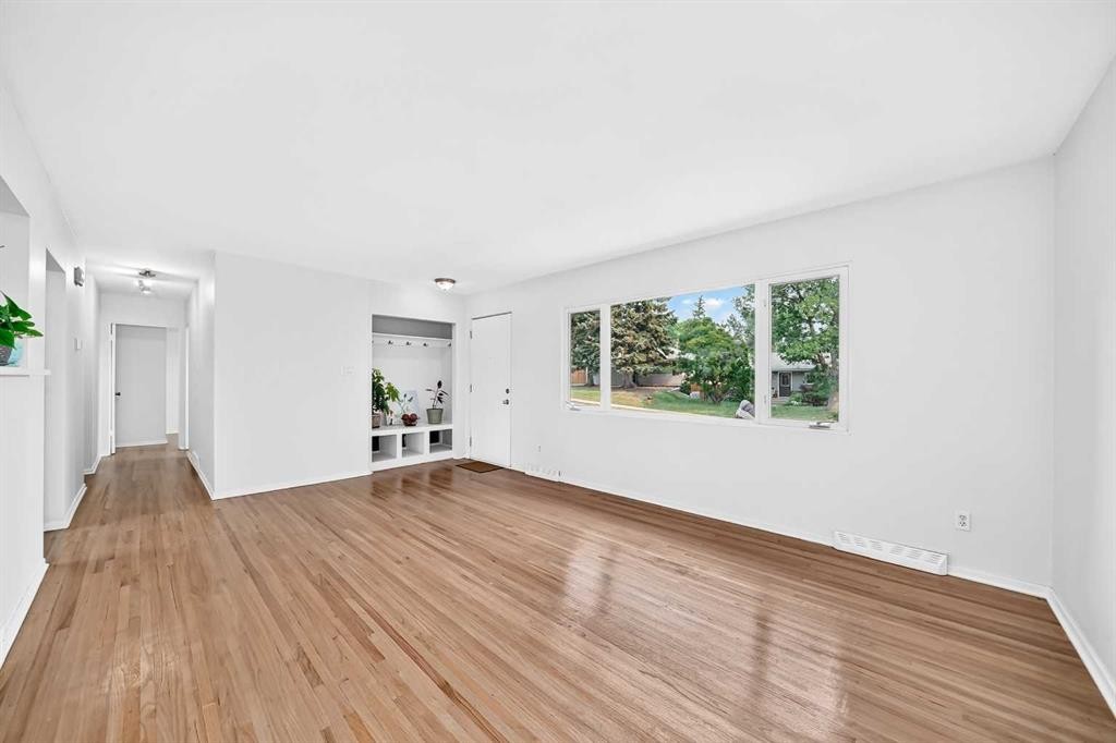 39 Healy Drive Sw, Calgary, AB - Indoor