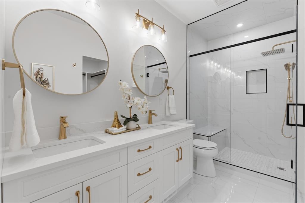 12 Prominence Point Sw, Calgary, AB - Indoor Photo Showing Bathroom