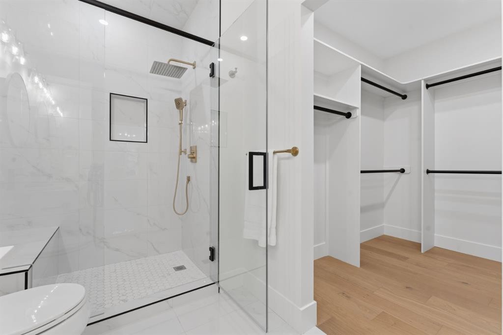 12 Prominence Point Sw, Calgary, AB - Indoor Photo Showing Bathroom