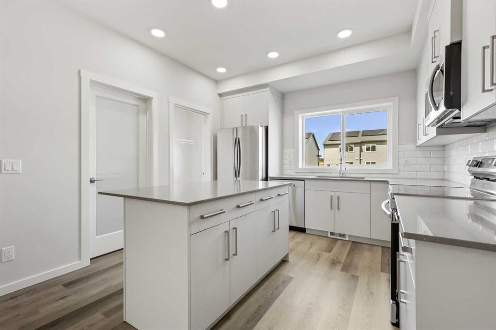 36 Heartwood Lane Se, Calgary, AB - Indoor Photo Showing Kitchen With Upgraded Kitchen
