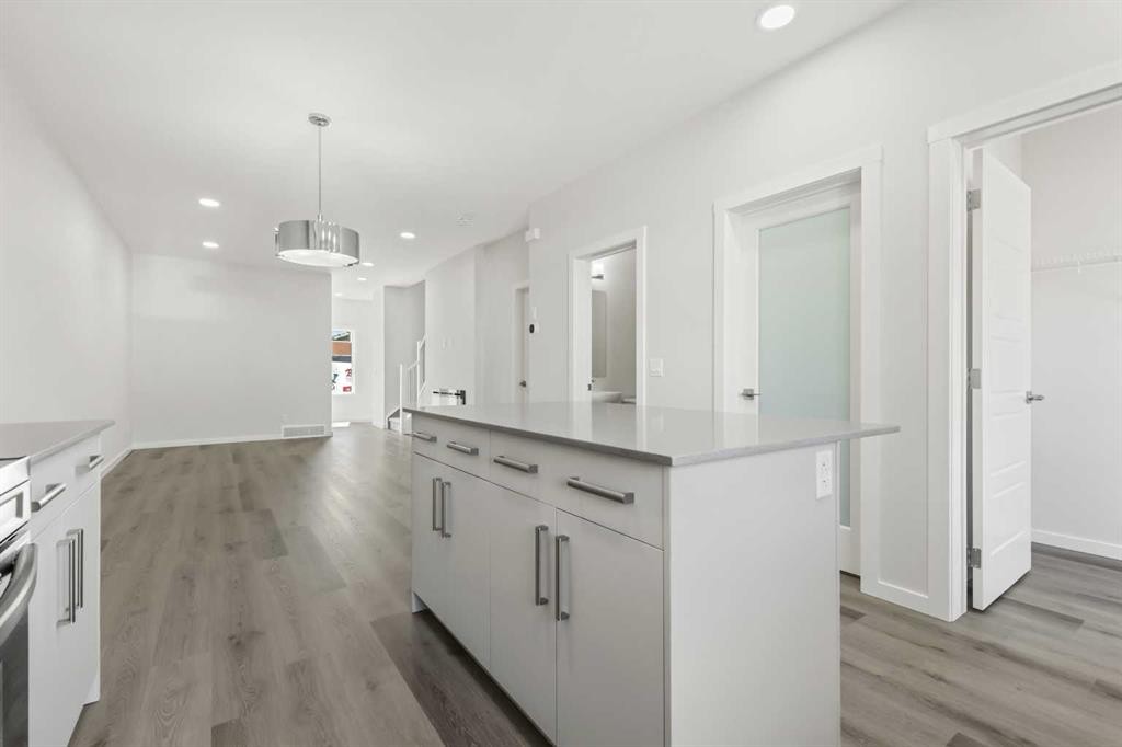 36 Heartwood Lane Se, Calgary, AB - Indoor Photo Showing Kitchen