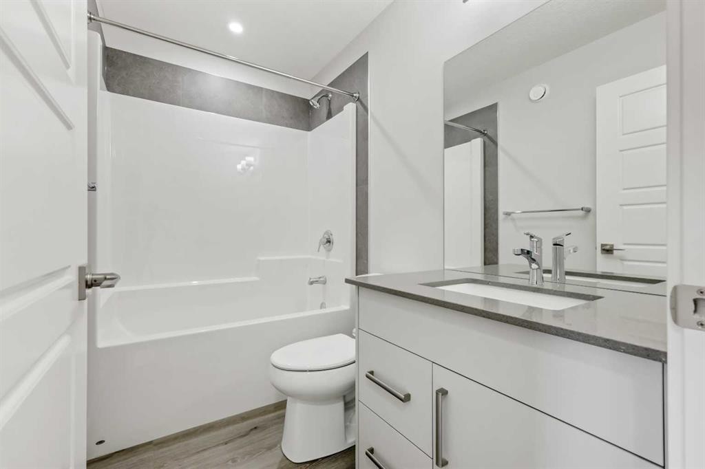 36 Heartwood Lane Se, Calgary, AB - Indoor Photo Showing Bathroom