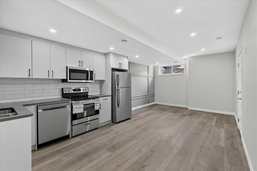 36 Heartwood Lane Se, Calgary, AB - Indoor Photo Showing Kitchen