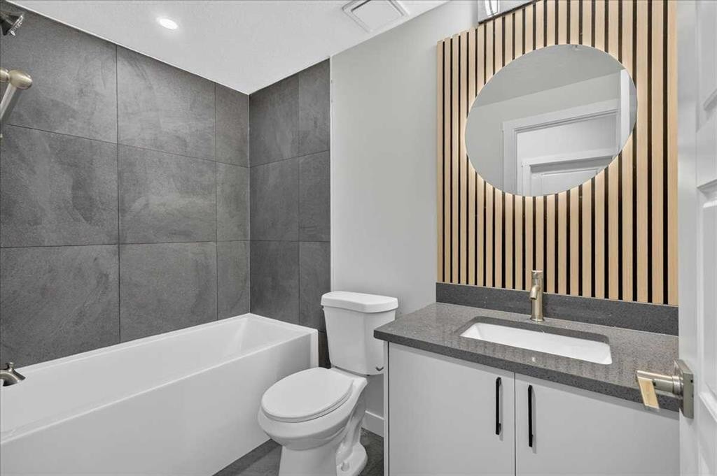 36 Heartwood Lane Se, Calgary, AB - Indoor Photo Showing Bathroom