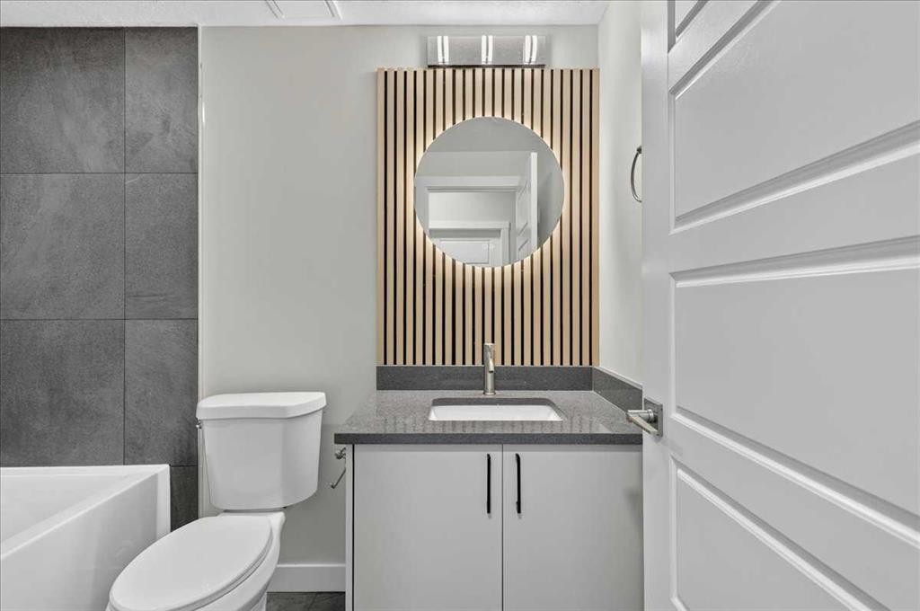 36 Heartwood Lane Se, Calgary, AB - Indoor Photo Showing Bathroom