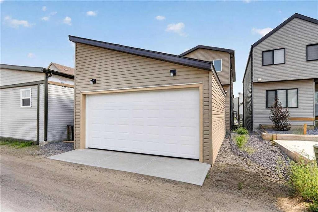 36 Heartwood Lane Se, Calgary, AB - Outdoor