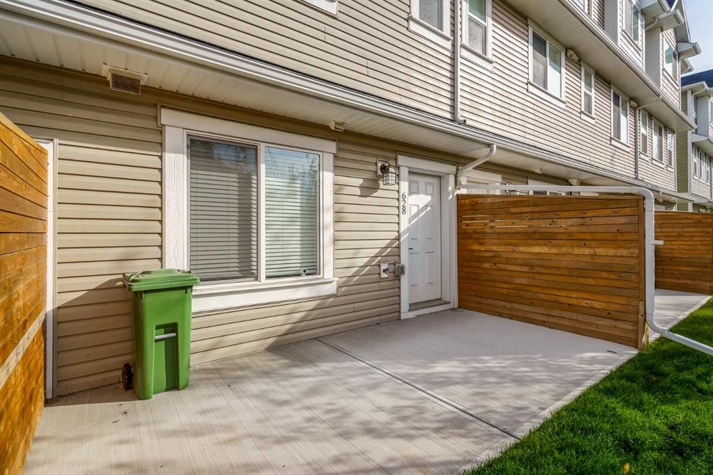 628 Copperstone Manor Se, Calgary, AB - Outdoor With Exterior