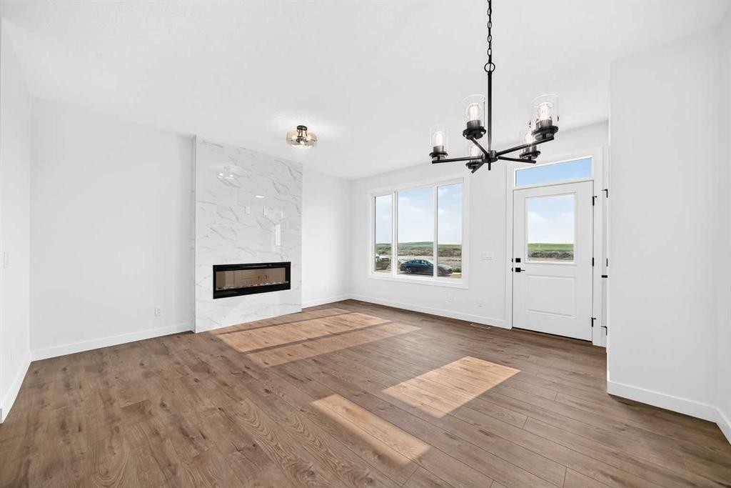 182 Lanark Gate Se, Airdrie, AB - Indoor Photo Showing Living Room With Fireplace
