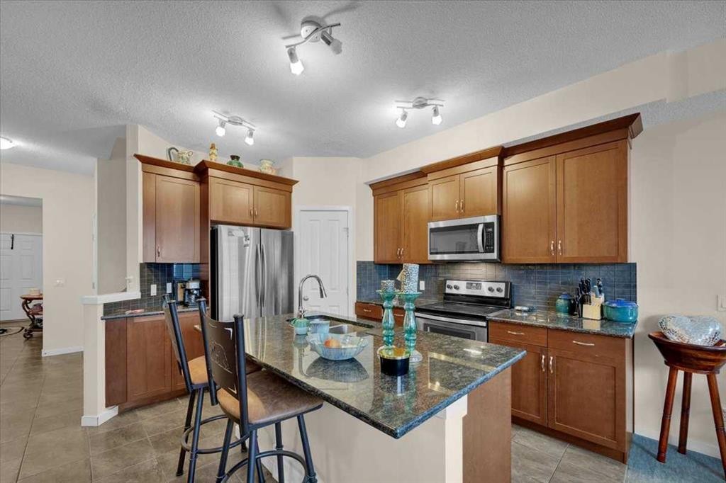 226 Sunset Point, Cochrane, AB - Indoor Photo Showing Kitchen