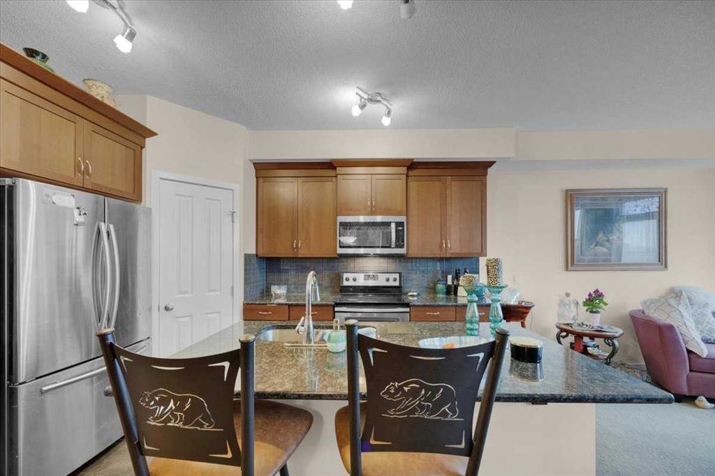 226 Sunset Point, Cochrane, AB - Indoor Photo Showing Kitchen
