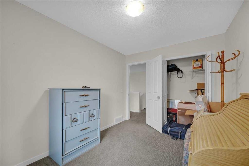 226 Sunset Point, Cochrane, AB - Indoor Photo Showing Bedroom