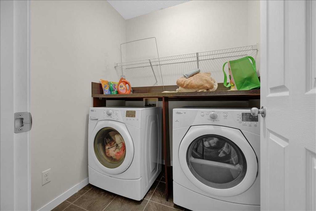 226 Sunset Point, Cochrane, AB - Indoor Photo Showing Laundry Room