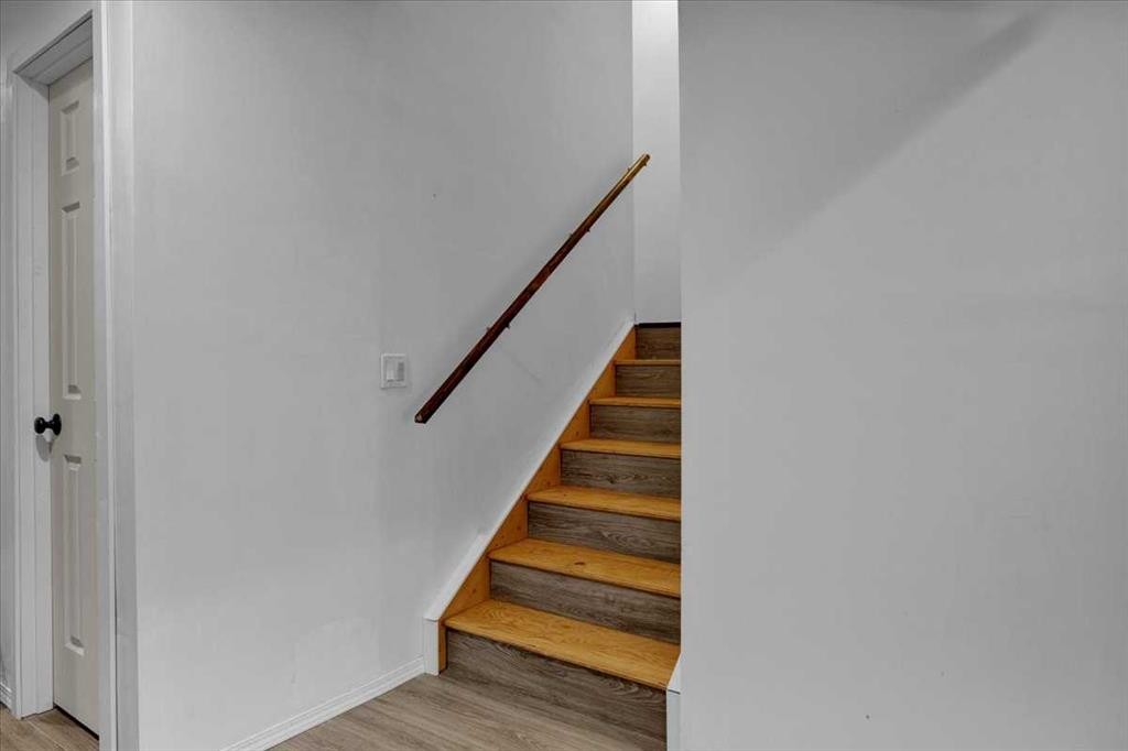 226 Sunset Point, Cochrane, AB - Indoor Photo Showing Other Room