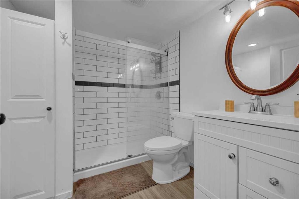 226 Sunset Point, Cochrane, AB - Indoor Photo Showing Bathroom
