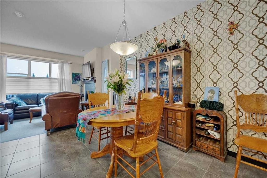 226 Sunset Point, Cochrane, AB - Indoor Photo Showing Dining Room