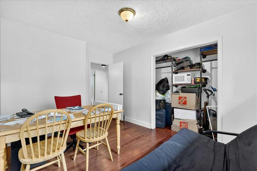 1944 10 Avenue Ne, Calgary, AB - Indoor Photo Showing Dining Room