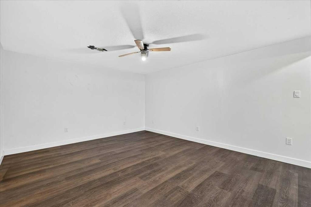 1944 10 Avenue Ne, Calgary, AB - Indoor Photo Showing Other Room
