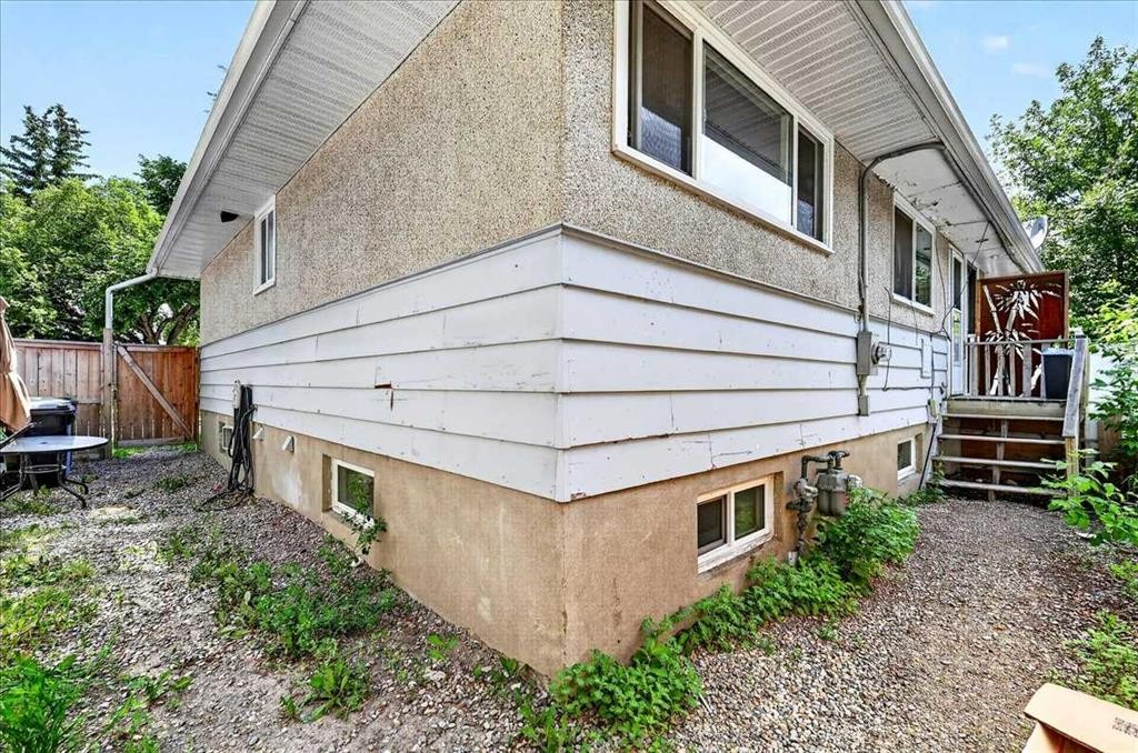 1944 10 Avenue Ne, Calgary, AB - Outdoor With Exterior