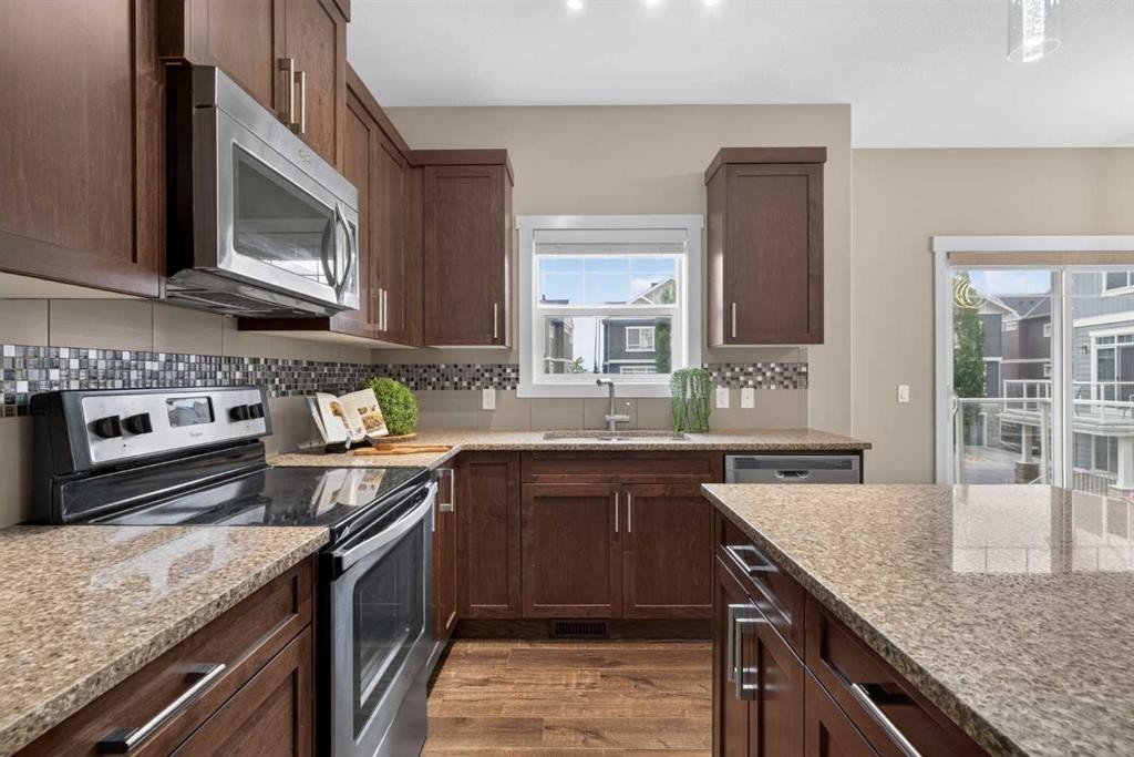 558 Evanston Manor Nw, Calgary, AB - Indoor Photo Showing Kitchen With Stainless Steel Kitchen With Upgraded Kitchen
