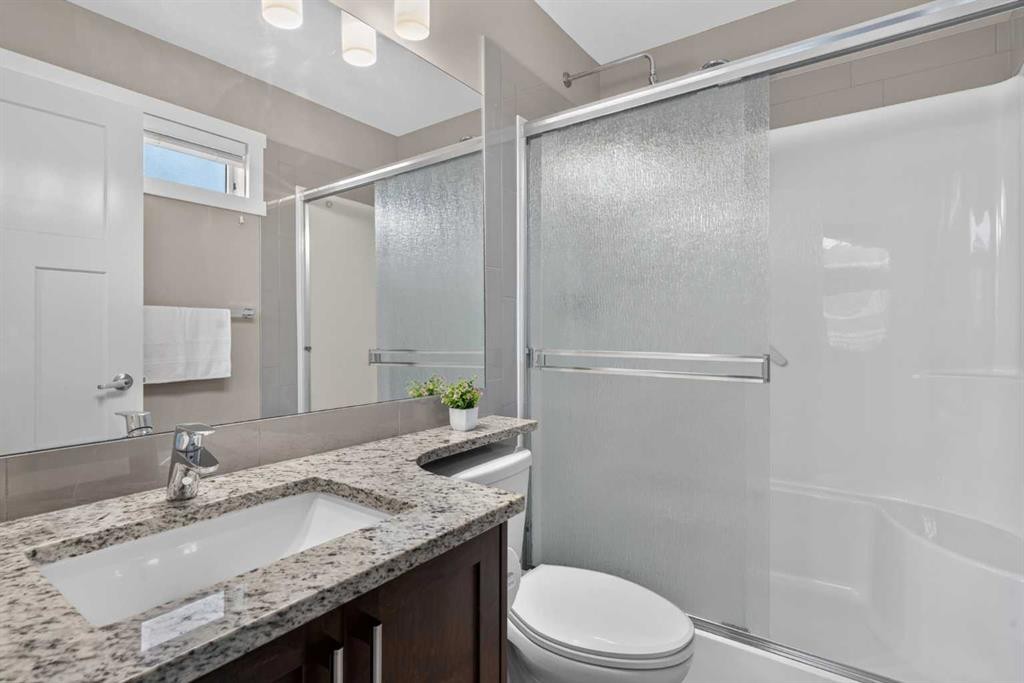 558 Evanston Manor Nw, Calgary, AB - Indoor Photo Showing Bathroom