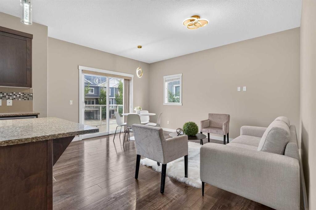 558 Evanston Manor Nw, Calgary, AB - Indoor Photo Showing Living Room
